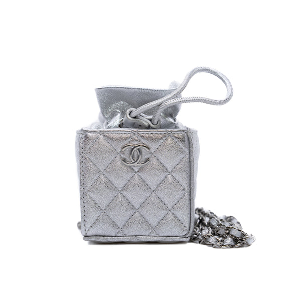 dice clutch with chain in leather silver phw