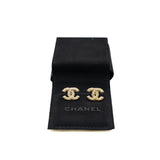 thumbnail small logo pearl earring in light ghw - L'UXE LINK
