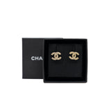 thumbnail small logo pearl earring in light ghw - L'UXE LINK