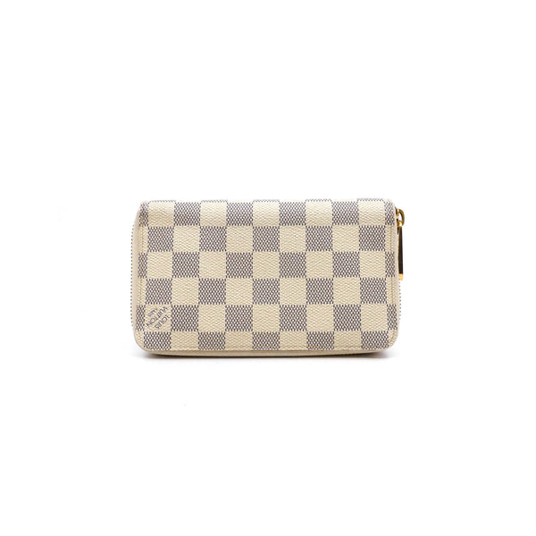 white chequered short wallet