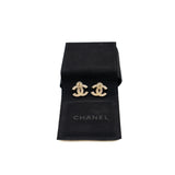 thumbnail small logo pearl earring in light ghw - L'UXE LINK