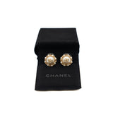 thumbnail circle logo pearl earring in ghw - L'UXE LINK