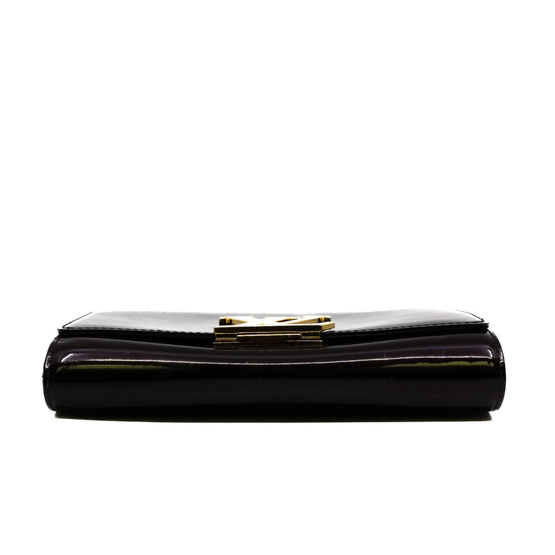 logo buckle clutch in patent berry ghw