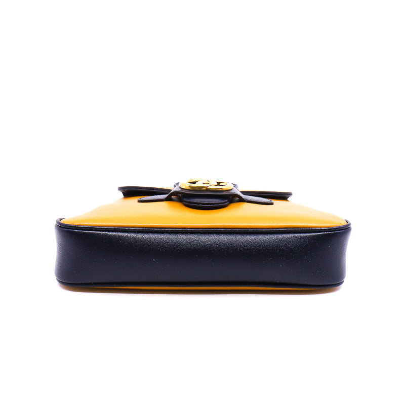 marmont flap bag in leather yellow/navy