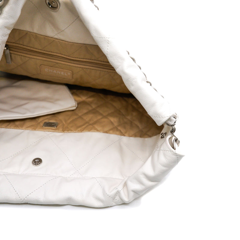 medium 22 bag in calfskin white phw