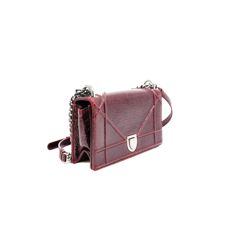 medium diorama in crackled leather red phw 2015