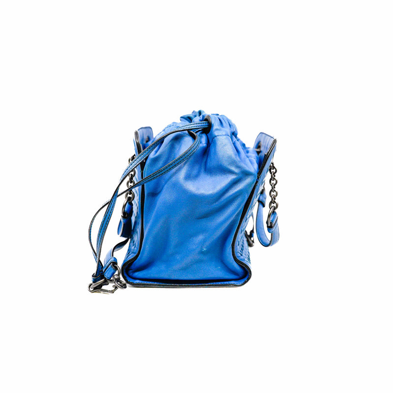 Drawstring bucket in electric blue