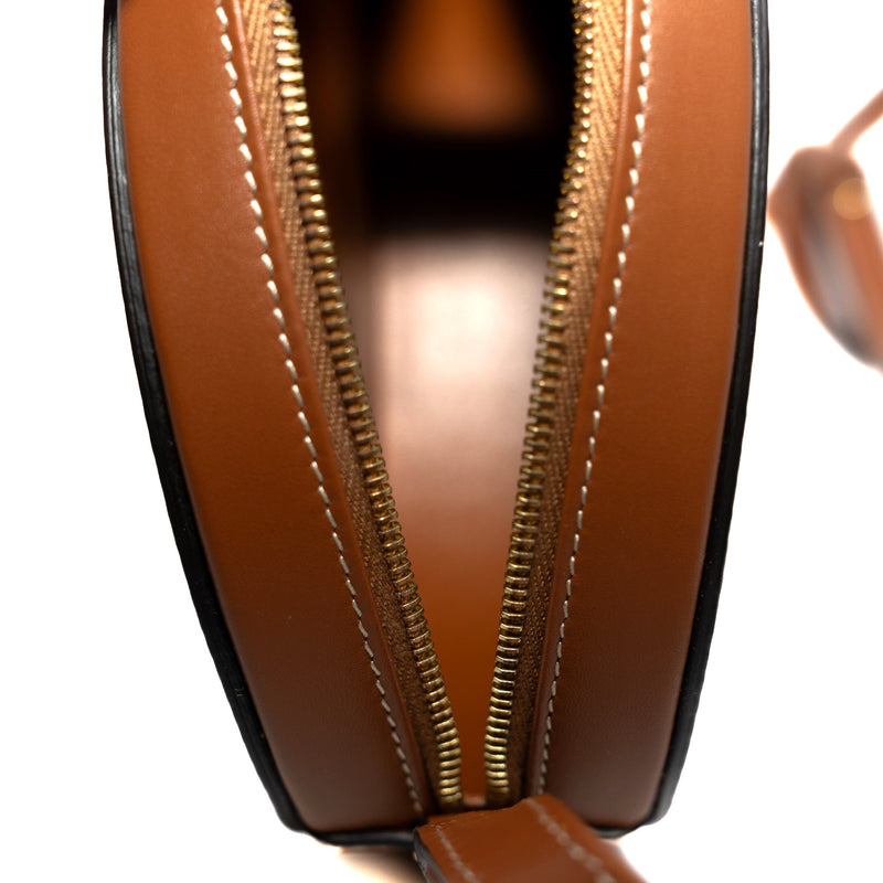 Crossbody Oval Purse Cuir Triomphe In Smooth Calfskin Tan
