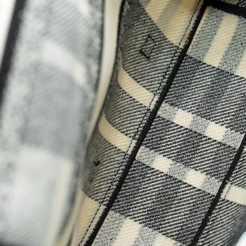 small camp messenger bag in fabric black/white 2022