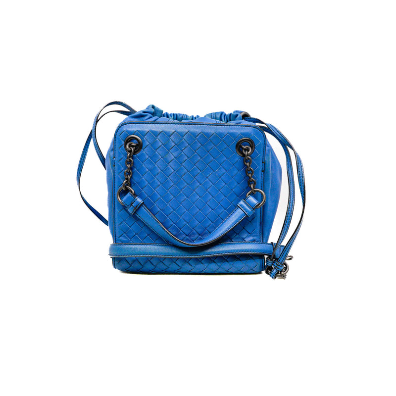 Drawstring bucket in electric blue