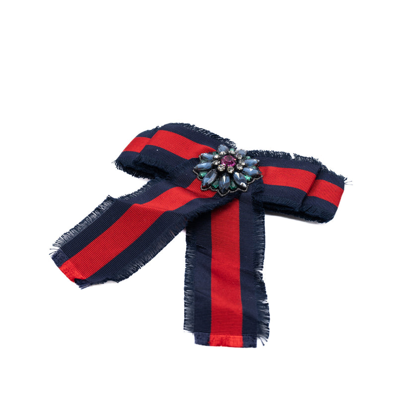 bee buckle tie bow