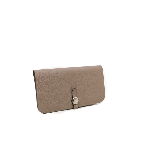 dogon wallet in evercolor grey phw A stamp