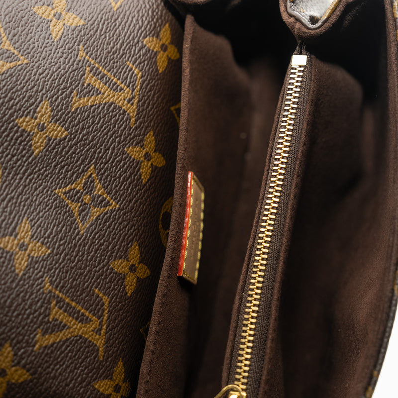 Pochette Métis East West in Monogram GHW