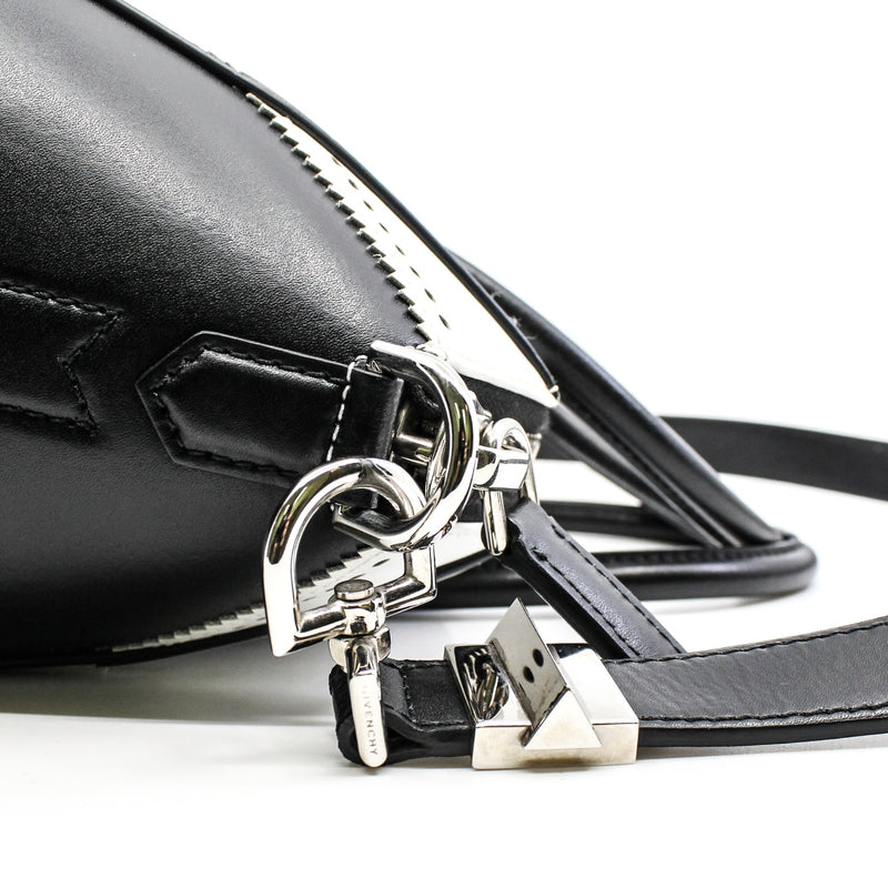 Medium Antigona In Black/White Calfskin Handbag PHW - L'UXE LINK