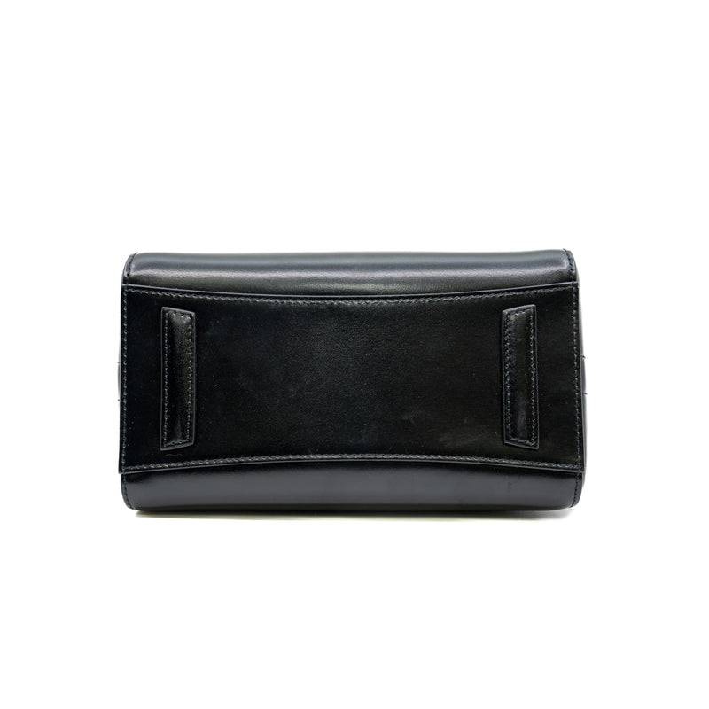 antigona bags in black box leather phw