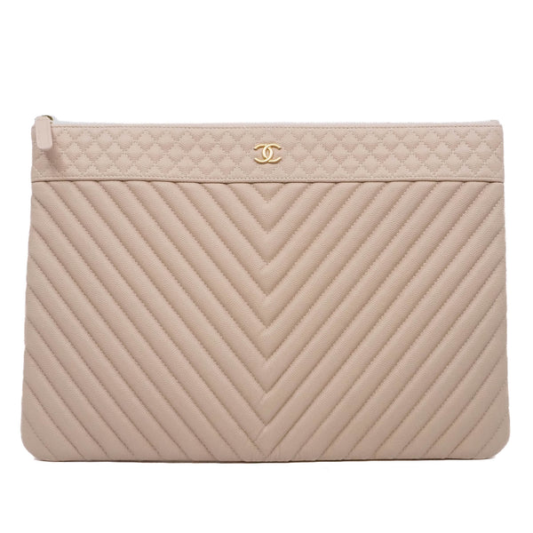 large chevron  clutch in leather beige ghw seri 24