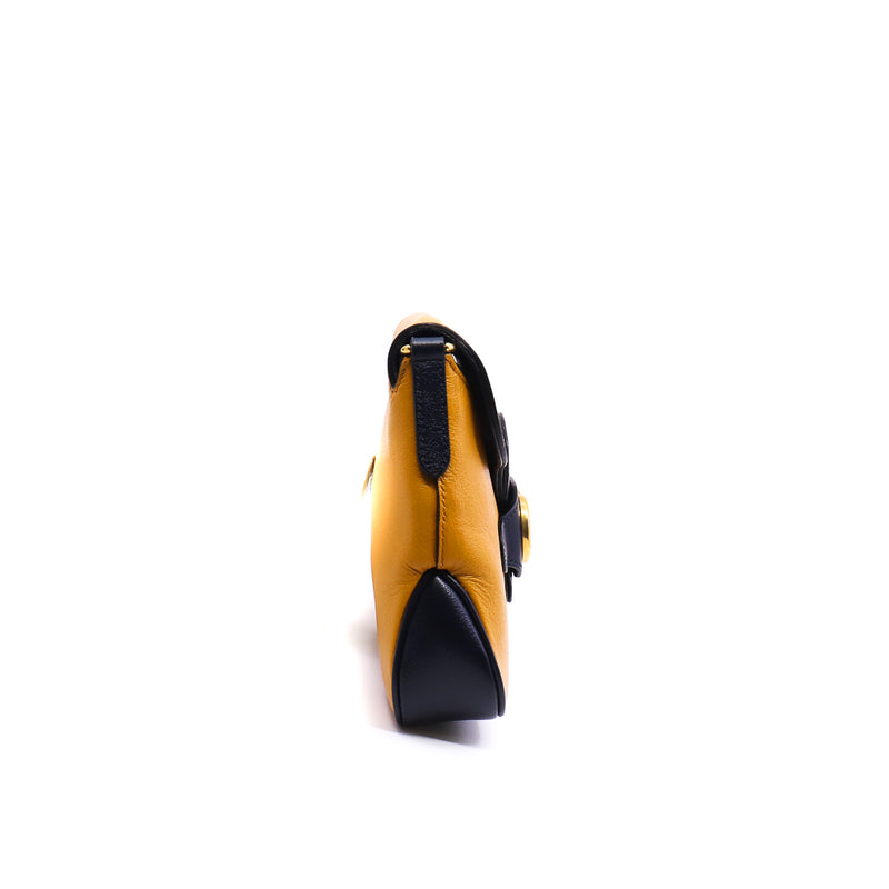 marmont flap bag in leather yellow/navy