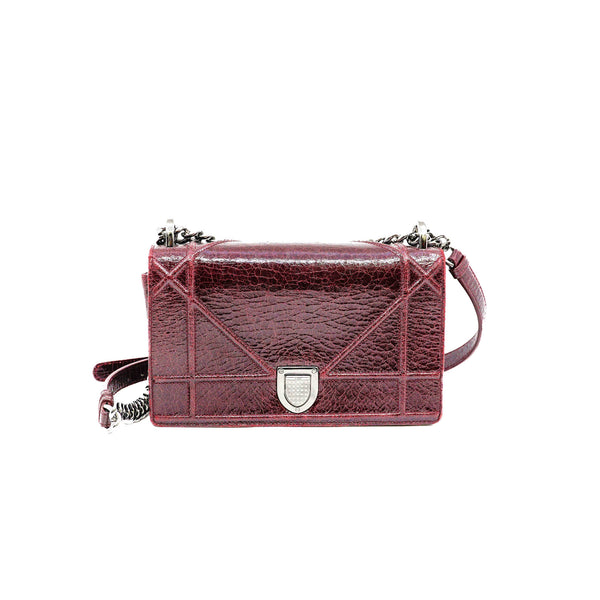 medium diorama in crackled leather red phw 2015