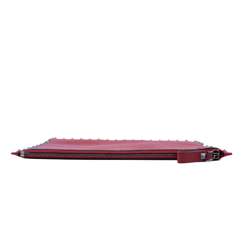 Black Rockstud Red Calfskin Zip-Up Clutch Bag - L'UXE LINK