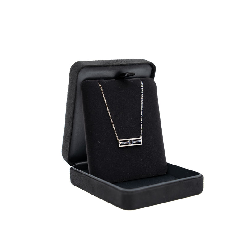 T-Toe open necklace in  horizontal blue diamonds bar 18kwg