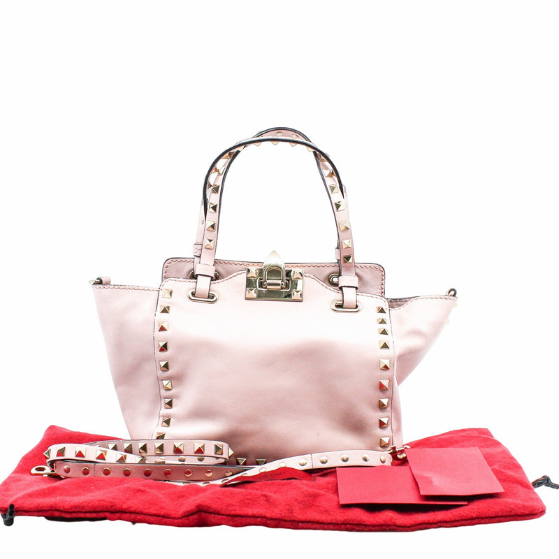 ROCKSTUD TOTE PEBBLED SMALL LEATHER LIGHT PINK PHW - L'UXE LINK