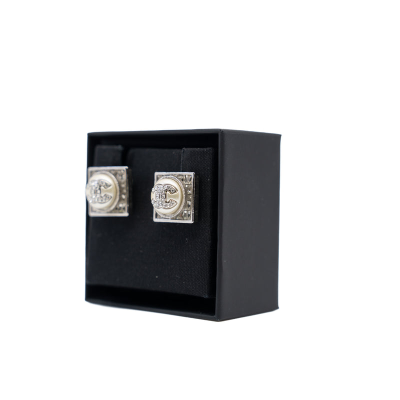 Metal Crystal Square Silver CC Earrings - L'UXE LINK