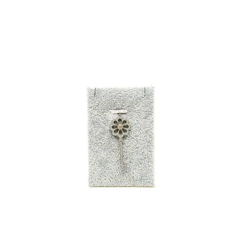 Bloom Platinum Diamond Key Pendant - L'UXE LINK