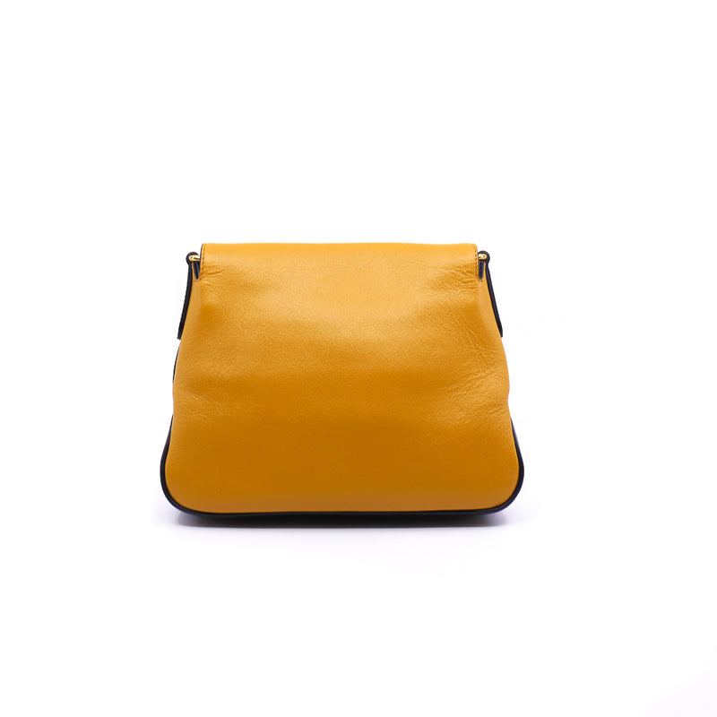 marmont flap bag in leather yellow/navy