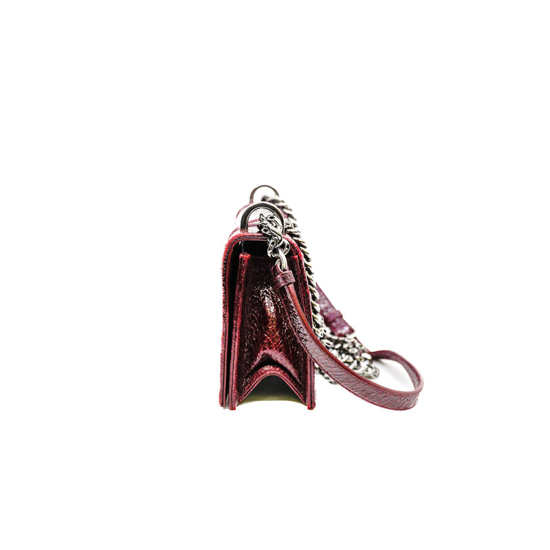 medium diorama in crackled leather red phw 2015