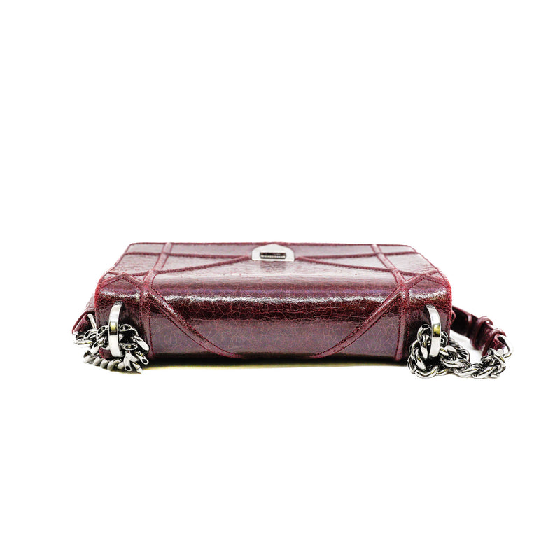 medium diorama in crackled leather red phw 2015