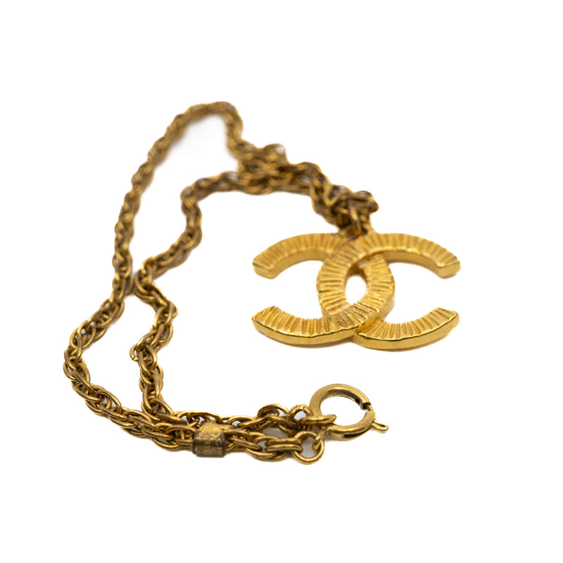 vintage necklace with cc logo in gold