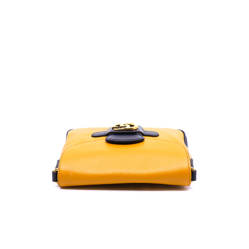 marmont flap bag in leather yellow/navy