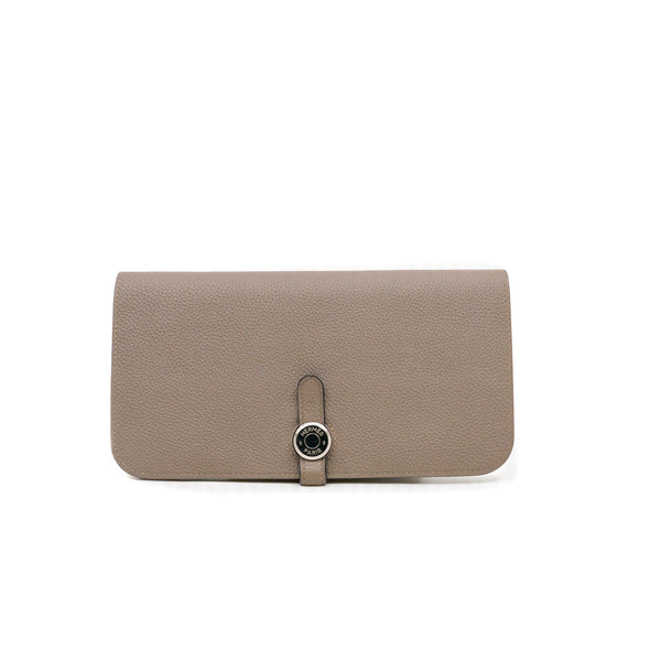 dogon wallet in evercolor grey phw A stamp