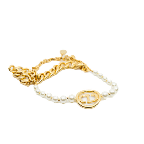 30 Montaigne Bracelet With CD Logo Resin Pearl Gold/White - L'UXE LINK