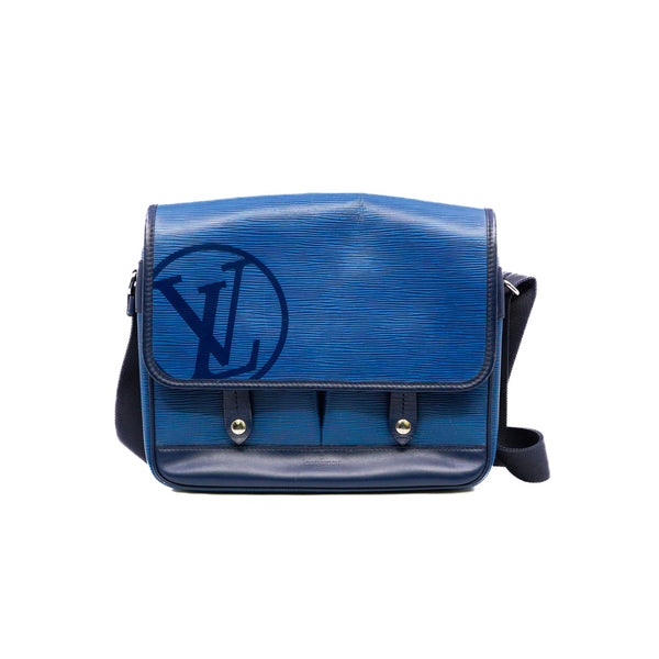 downtown messenger bag in epi blue