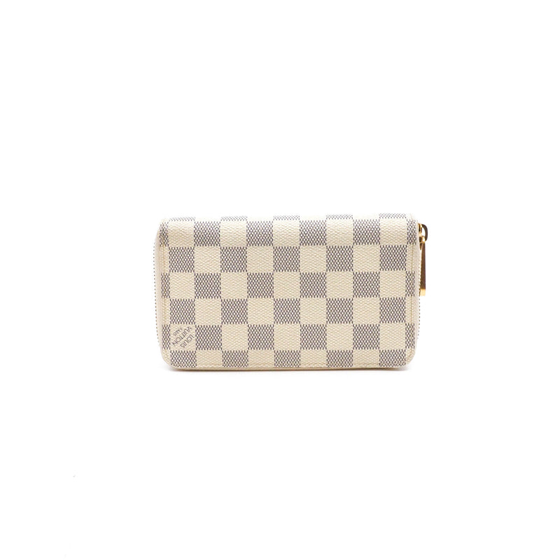 white chequered short wallet