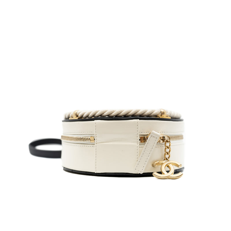 vanity circle zippy in leather white/black ghw seri 27