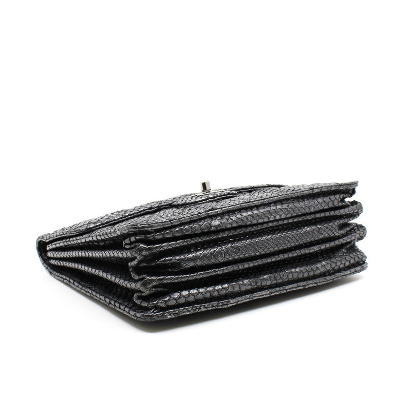 square flap bag in gray snake skin seri 17 - L'UXE LINK