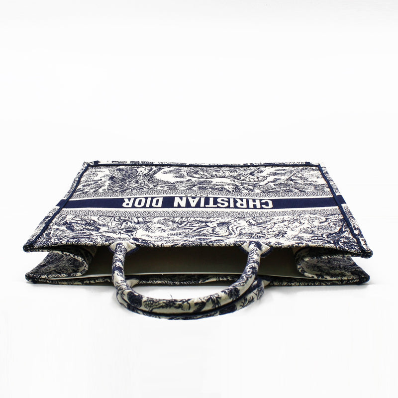 Dior Toile De Jouy Book Tote Large Blue Embroidery rrp5000 - L'UXE LINK