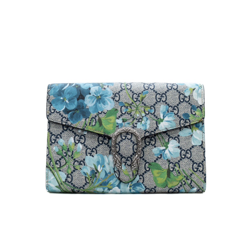 woc in blue blooms