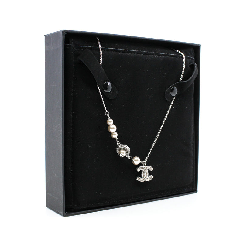 cc necklace with cc pearl logo and pearls