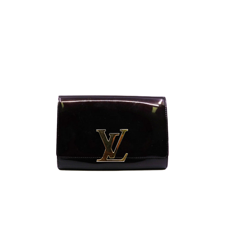 logo buckle clutch in patent berry ghw