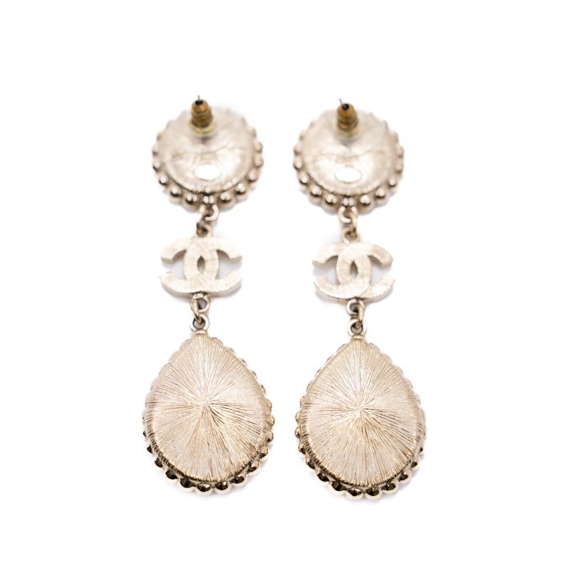 cc logo circle droplets crystal pearl earring in ghw