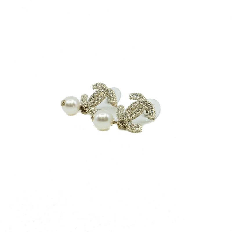 Medium crystal cc logo pearl pandent earring in ghw