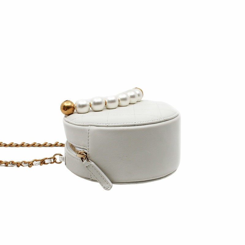 mini around purse vanity chain bag wit pearl in lambskin white ghw seri 28 - L'UXE LINK