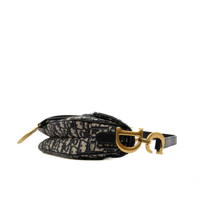 SADDLE BAG WITH STRAP
Blue Dior Oblique Jacquard rrp6700