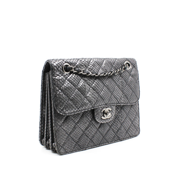 square flap bag in gray snake skin seri 17