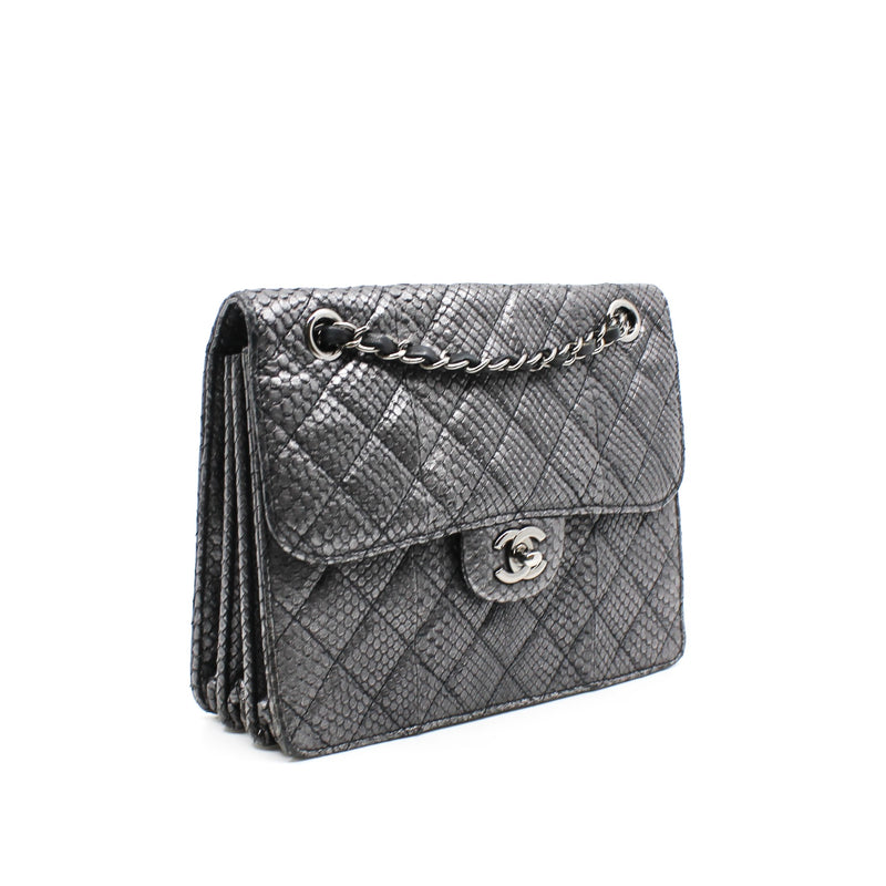 square flap bag in gray snake skin seri 17 - L'UXE LINK