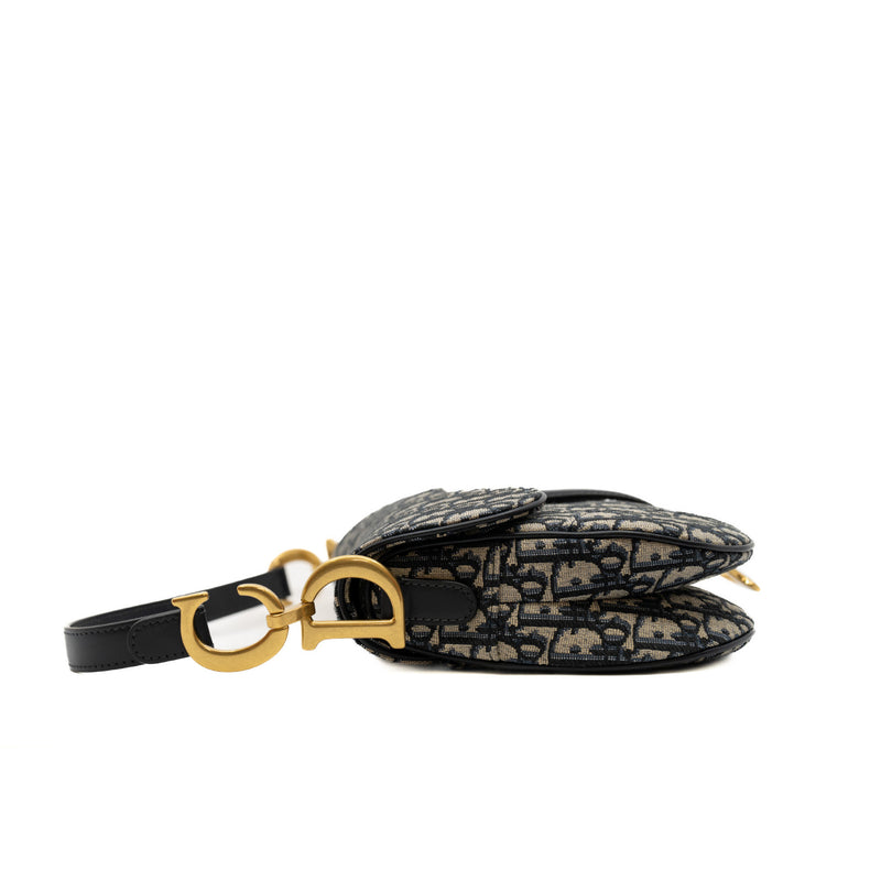 SADDLE BAG WITH STRAP
Blue Dior Oblique Jacquard rrp6700