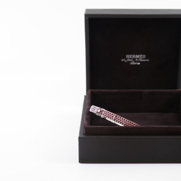 kelly bangle 18k wg with pink sappire full diamonds